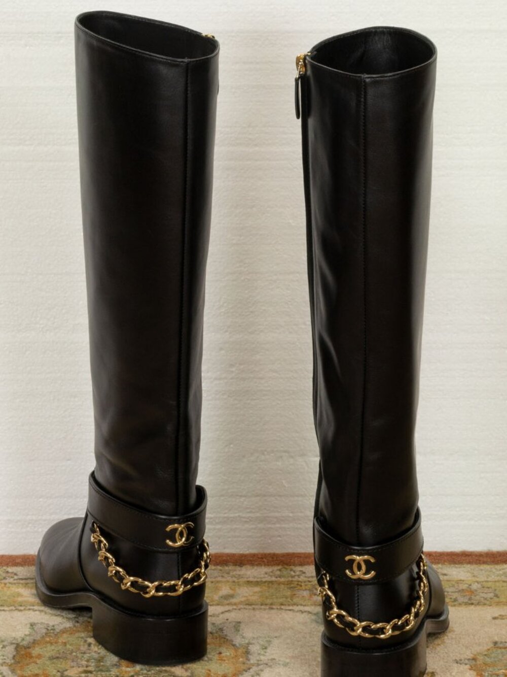 $2150 CHANEL Black Leather Over-the-Knee Boots with Gold Chain & CC logo - Picture 6 of 9